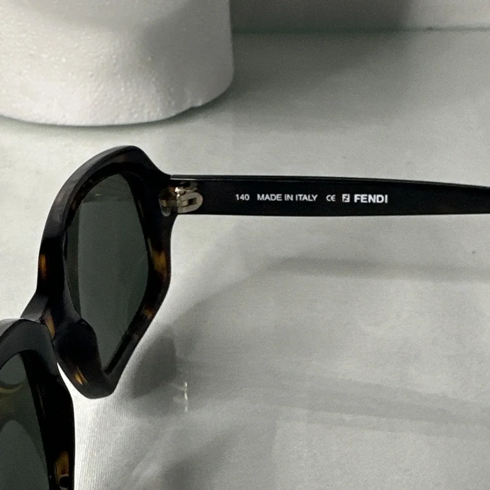Fendi sunglasses women's dark tortoise full rim FS200 logo luxury Made in Italy